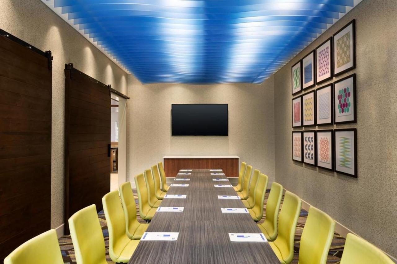 Holiday Inn Express & Suites - Canton By Ihg Exteriör bild