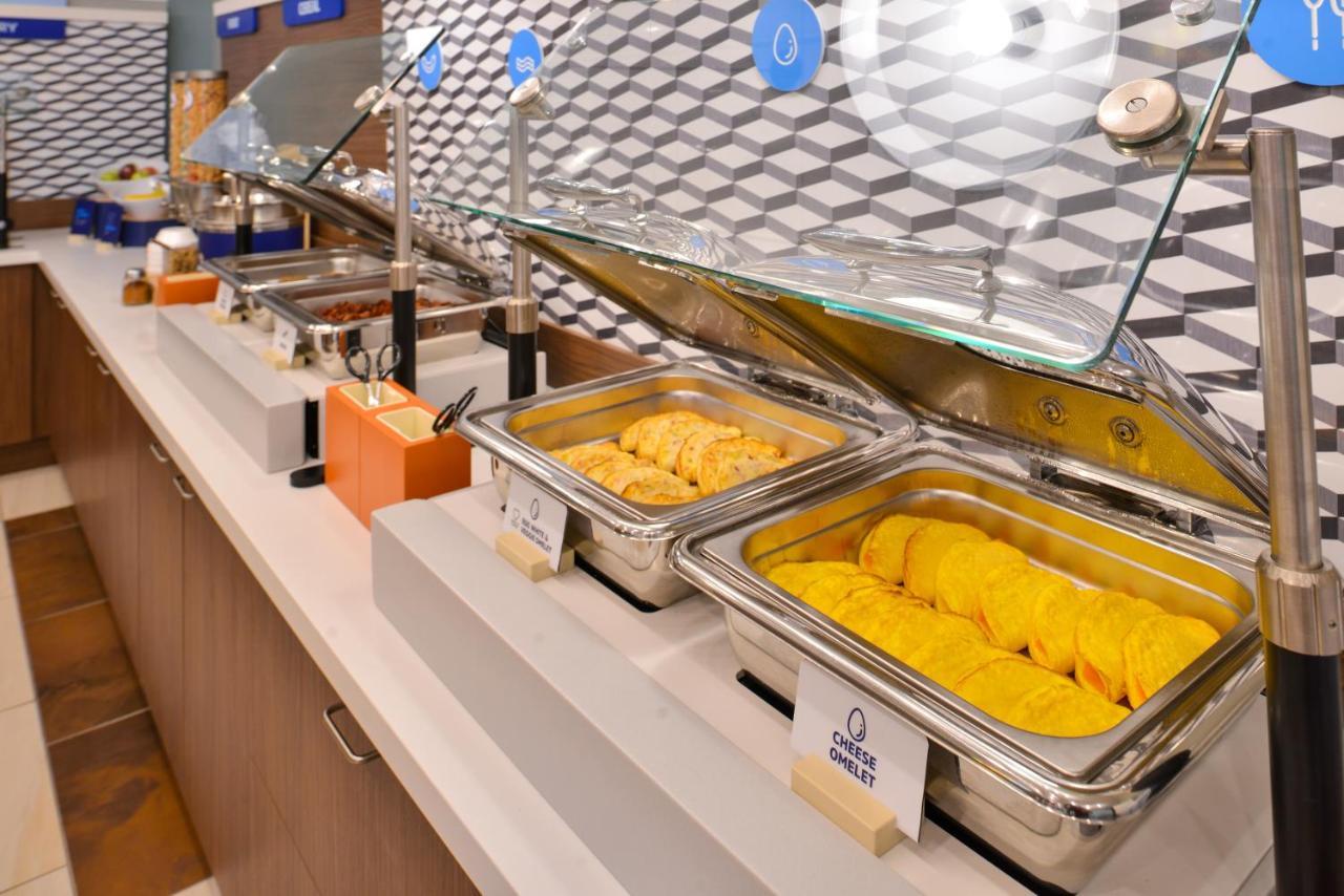 Holiday Inn Express & Suites - Canton By Ihg Exteriör bild