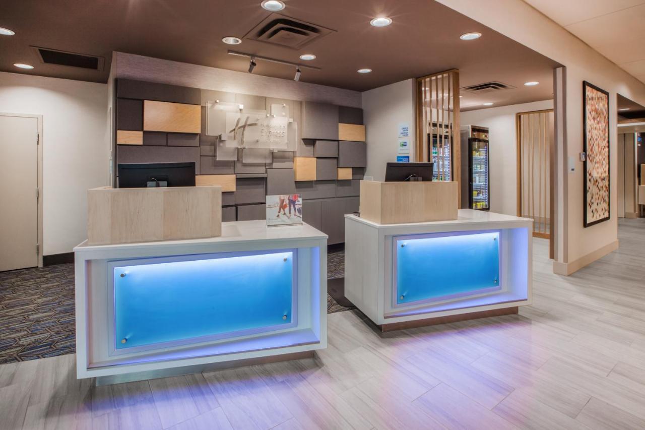 Holiday Inn Express & Suites - Canton By Ihg Exteriör bild