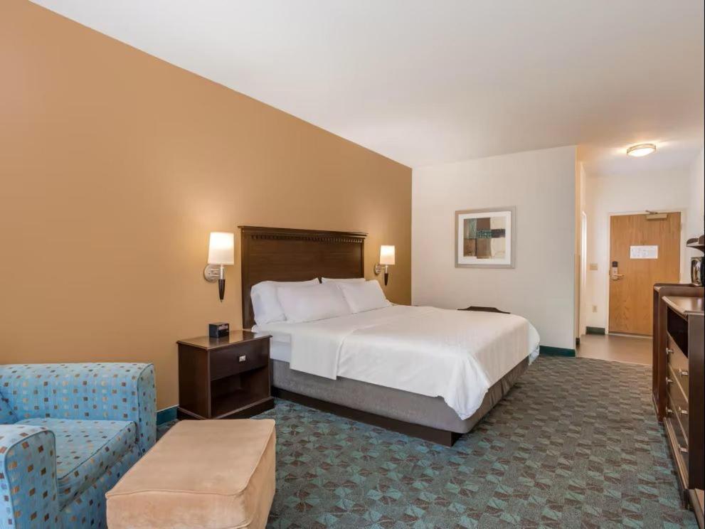 Holiday Inn Express & Suites - Canton By Ihg Exteriör bild